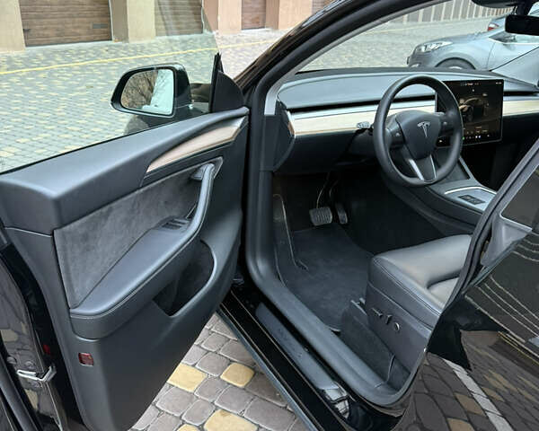 Черный Тесла Model Y, объемом двигателя 0 л и пробегом 9 тыс. км за 31000 $, фото 10 на Automoto.ua