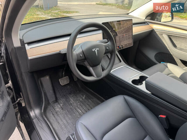 Черный Тесла Model Y, объемом двигателя 0 л и пробегом 2 тыс. км за 38300 $, фото 21 на Automoto.ua