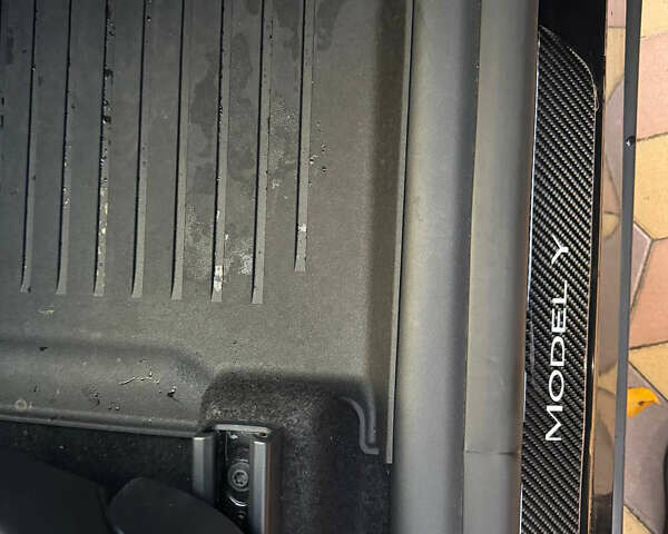 Черный Тесла Model Y, объемом двигателя 0 л и пробегом 13 тыс. км за 32000 $, фото 5 на Automoto.ua