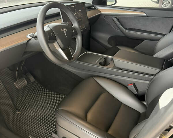 Черный Тесла Model Y, объемом двигателя 0 л и пробегом 7 тыс. км за 32500 $, фото 7 на Automoto.ua