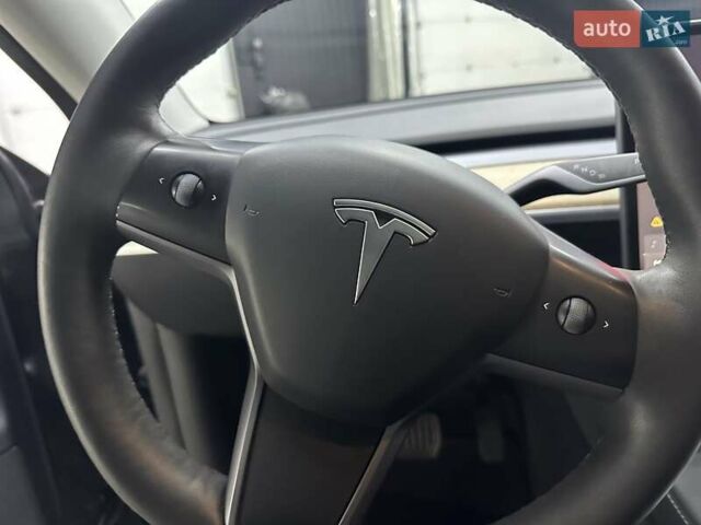 Черный Тесла Model Y, объемом двигателя 0 л и пробегом 80 тыс. км за 28000 $, фото 18 на Automoto.ua