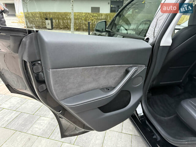 Черный Тесла Model Y, объемом двигателя 0 л и пробегом 48 тыс. км за 31500 $, фото 27 на Automoto.ua