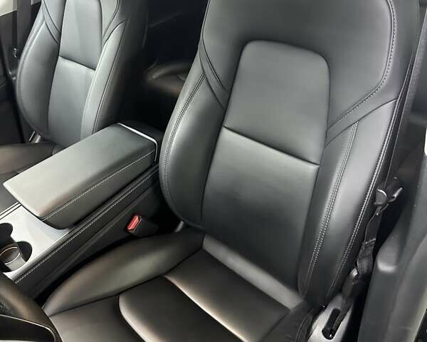 Черный Тесла Model Y, объемом двигателя 0 л и пробегом 80 тыс. км за 28000 $, фото 19 на Automoto.ua