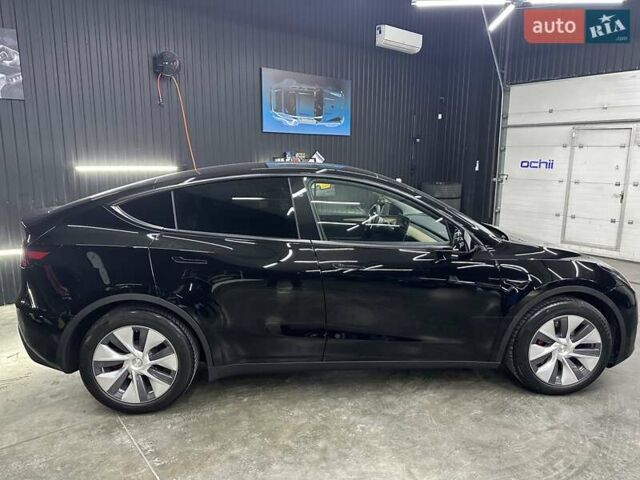 Черный Тесла Model Y, объемом двигателя 0 л и пробегом 80 тыс. км за 28000 $, фото 3 на Automoto.ua