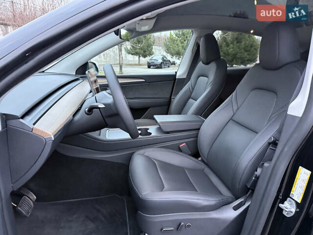 Черный Тесла Model Y, объемом двигателя 0 л и пробегом 19 тыс. км за 36500 $, фото 83 на Automoto.ua