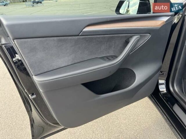 Черный Тесла Model Y, объемом двигателя 0 л и пробегом 10 тыс. км за 34700 $, фото 16 на Automoto.ua