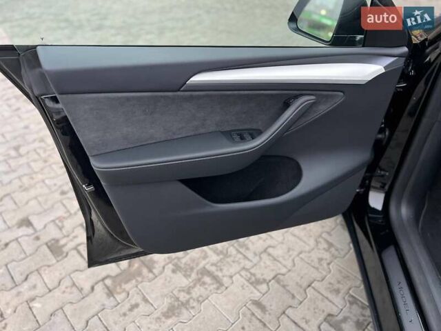Черный Тесла Model Y, объемом двигателя 0 л и пробегом 19 тыс. км за 33000 $, фото 15 на Automoto.ua