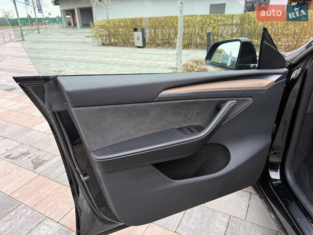 Черный Тесла Model Y, объемом двигателя 0 л и пробегом 48 тыс. км за 31500 $, фото 29 на Automoto.ua