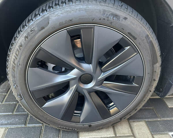 Черный Тесла Model Y, объемом двигателя 0 л и пробегом 15 тыс. км за 35000 $, фото 4 на Automoto.ua