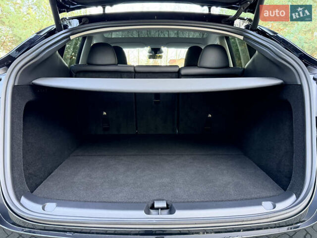 Черный Тесла Model Y, объемом двигателя 0 л и пробегом 4 тыс. км за 29800 $, фото 22 на Automoto.ua