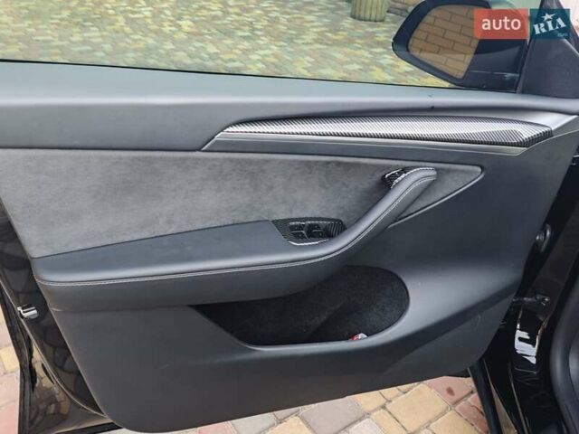Черный Тесла Model Y, объемом двигателя 0 л и пробегом 13 тыс. км за 32000 $, фото 20 на Automoto.ua