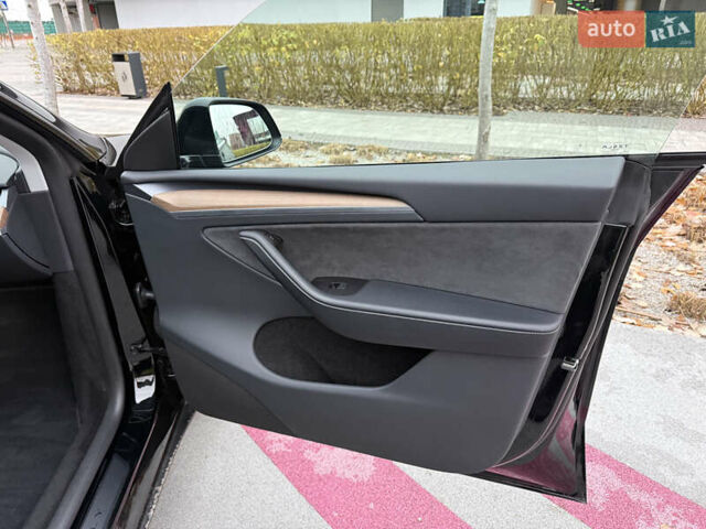 Черный Тесла Model Y, объемом двигателя 0 л и пробегом 48 тыс. км за 31500 $, фото 33 на Automoto.ua