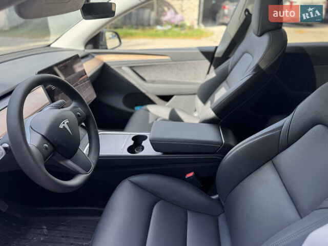Черный Тесла Model Y, объемом двигателя 0 л и пробегом 2 тыс. км за 38300 $, фото 16 на Automoto.ua