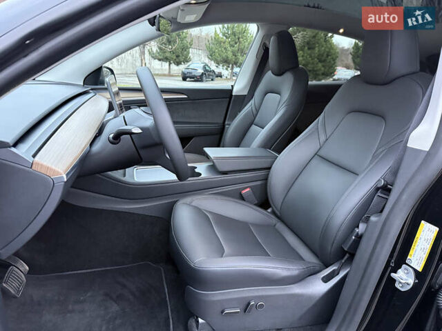 Черный Тесла Model Y, объемом двигателя 0 л и пробегом 19 тыс. км за 36500 $, фото 84 на Automoto.ua