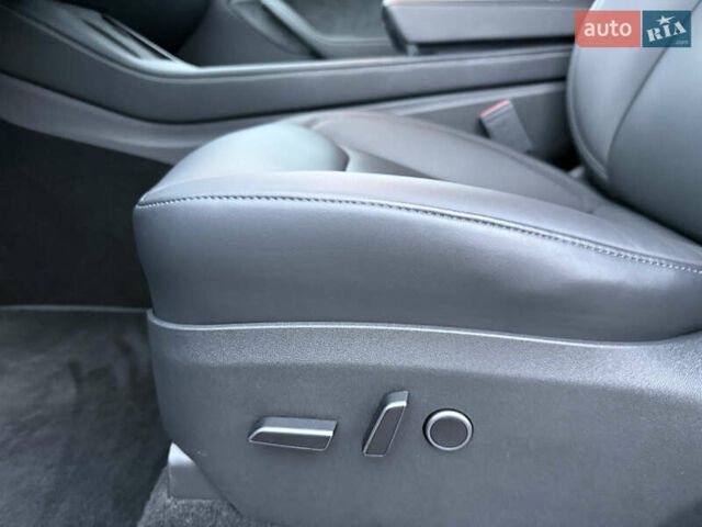 Черный Тесла Model Y, объемом двигателя 0 л и пробегом 19 тыс. км за 36500 $, фото 86 на Automoto.ua