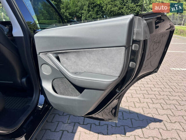 Чорний Тесла Model Y, об'ємом двигуна 0 л та пробігом 46 тис. км за 26999 $, фото 17 на Automoto.ua