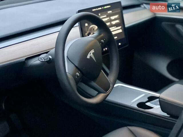 Черный Тесла Model Y, объемом двигателя 0 л и пробегом 5 тыс. км за 33800 $, фото 9 на Automoto.ua