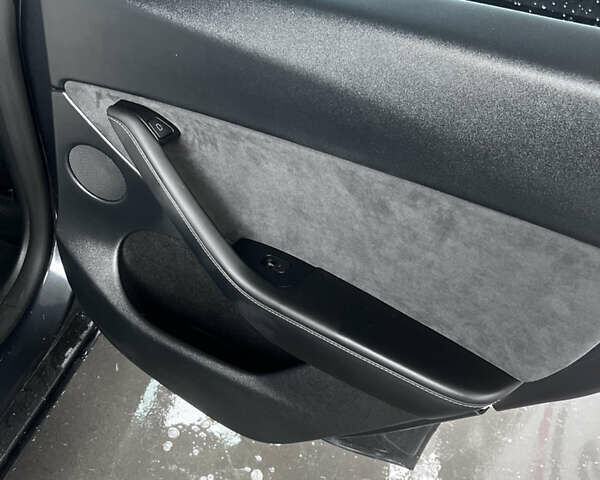 Черный Тесла Model Y, объемом двигателя 0 л и пробегом 24 тыс. км за 33000 $, фото 23 на Automoto.ua