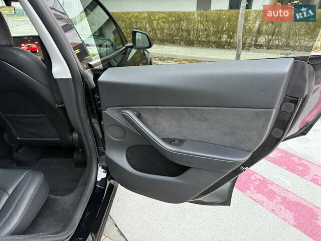 Черный Тесла Model Y, объемом двигателя 0 л и пробегом 48 тыс. км за 31500 $, фото 32 на Automoto.ua