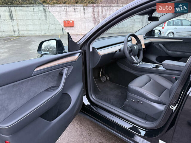 Черный Тесла Model Y, объемом двигателя 0 л и пробегом 19 тыс. км за 36500 $, фото 78 на Automoto.ua