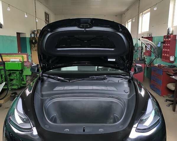 Черный Тесла Model Y, объемом двигателя 0 л и пробегом 3 тыс. км за 45000 $, фото 13 на Automoto.ua