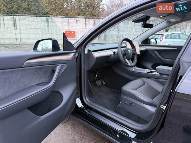 Черный Тесла Model Y, объемом двигателя 0 л и пробегом 19 тыс. км за 36500 $, фото 79 на Automoto.ua