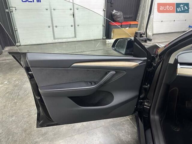 Черный Тесла Model Y, объемом двигателя 0 л и пробегом 80 тыс. км за 28000 $, фото 15 на Automoto.ua