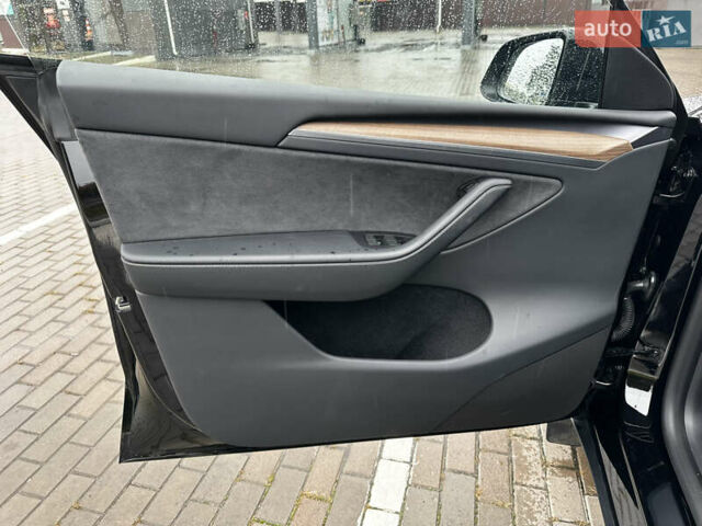 Тесла Model Y 2024 в Ровно на Automoto.ua Черный Тесла Model Y, объемом двигателя 0 л и пробегом 19 тыс. км за 36800 $, фото 15 на Automoto.ua