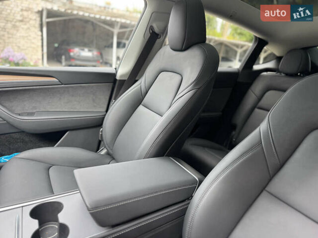 Черный Тесла Model Y, объемом двигателя 0 л и пробегом 2 тыс. км за 38300 $, фото 31 на Automoto.ua