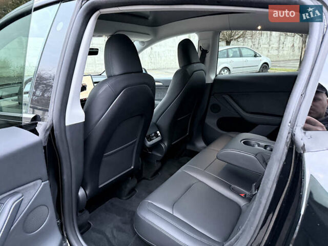 Черный Тесла Model Y, объемом двигателя 0 л и пробегом 19 тыс. км за 36500 $, фото 73 на Automoto.ua