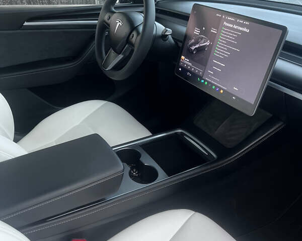 Черный Тесла Model Y, объемом двигателя 0 л и пробегом 24 тыс. км за 33000 $, фото 26 на Automoto.ua
