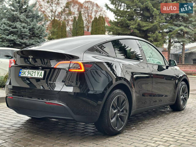 Черный Тесла Model Y, объемом двигателя 0 л и пробегом 4 тыс. км за 37777 $, фото 10 на Automoto.ua