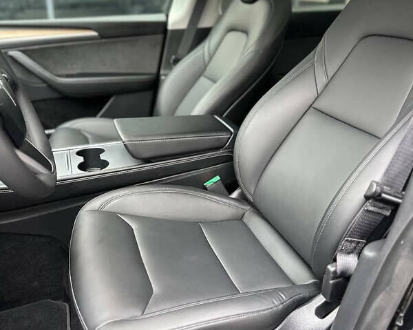 Черный Тесла Model Y, объемом двигателя 0 л и пробегом 4 тыс. км за 37777 $, фото 17 на Automoto.ua