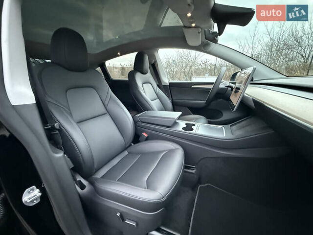 Черный Тесла Model Y, объемом двигателя 0 л и пробегом 19 тыс. км за 36500 $, фото 44 на Automoto.ua