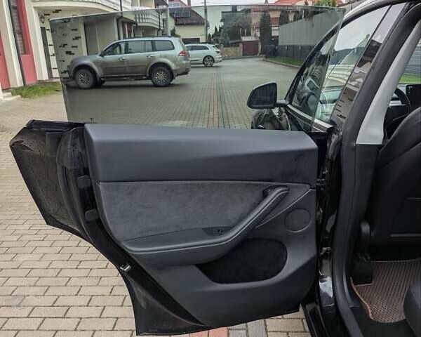 Чорний Тесла Model Y, об'ємом двигуна 0 л та пробігом 17 тис. км за 27500 $, фото 17 на Automoto.ua