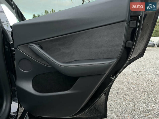 Черный Тесла Model Y, объемом двигателя 0 л и пробегом 1 тыс. км за 36000 $, фото 17 на Automoto.ua