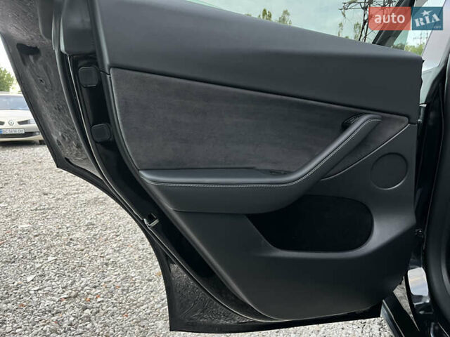 Черный Тесла Model Y, объемом двигателя 0 л и пробегом 1 тыс. км за 36000 $, фото 15 на Automoto.ua