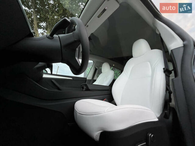 Черный Тесла Model Y, объемом двигателя 0 л и пробегом 1 тыс. км за 36000 $, фото 23 на Automoto.ua