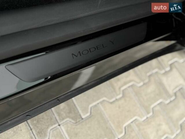 Черный Тесла Model Y, объемом двигателя 0 л и пробегом 14 тыс. км за 27500 $, фото 5 на Automoto.ua