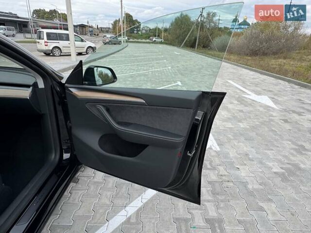 Черный Тесла Model Y, объемом двигателя 0 л и пробегом 14 тыс. км за 27500 $, фото 2 на Automoto.ua