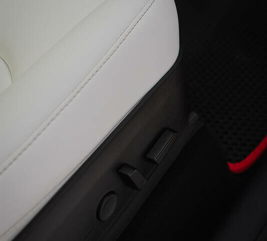 Красный Тесла Model Y, объемом двигателя 0 л и пробегом 14 тыс. км за 59999 $, фото 23 на Automoto.ua