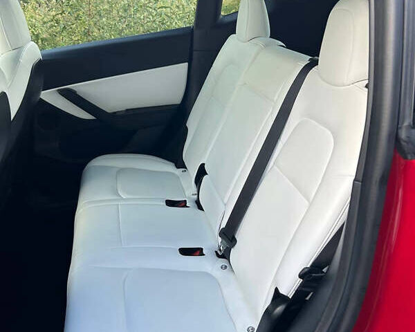 Червоний Тесла Model Y, об'ємом двигуна 0 л та пробігом 89 тис. км за 24999 $, фото 5 на Automoto.ua