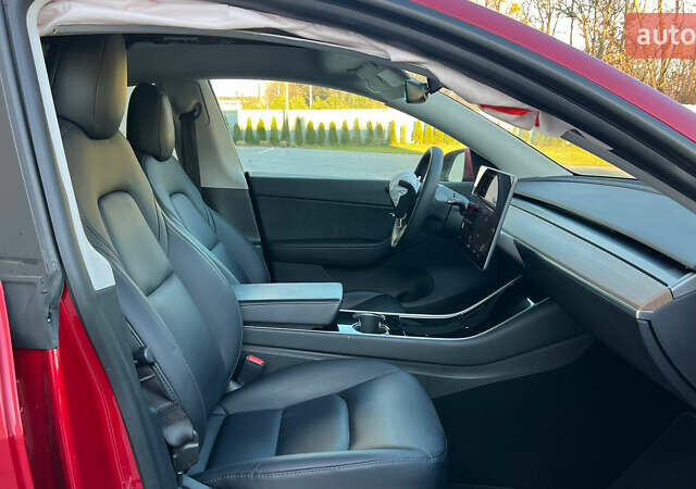 Красный Тесла Model Y, объемом двигателя 0 л и пробегом 64 тыс. км за 18400 $, фото 16 на Automoto.ua