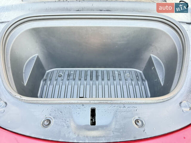 Красный Тесла Model Y, объемом двигателя 0 л и пробегом 60 тыс. км за 25000 $, фото 34 на Automoto.ua