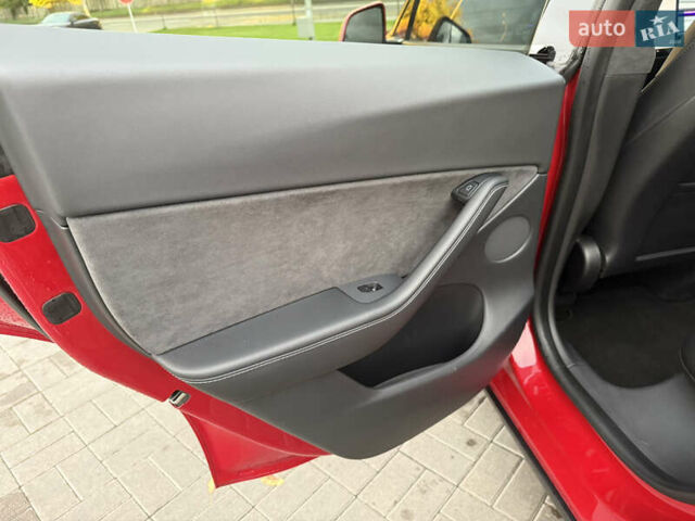 Красный Тесла Model Y, объемом двигателя 0 л и пробегом 60 тыс. км за 25000 $, фото 18 на Automoto.ua