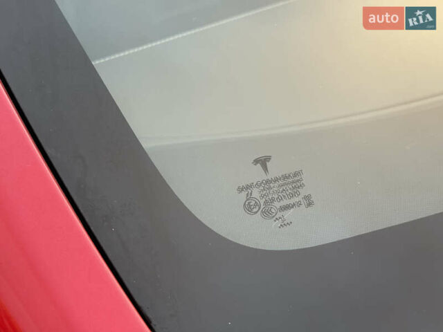 Красный Тесла Model Y, объемом двигателя 0 л и пробегом 60 тыс. км за 25000 $, фото 10 на Automoto.ua