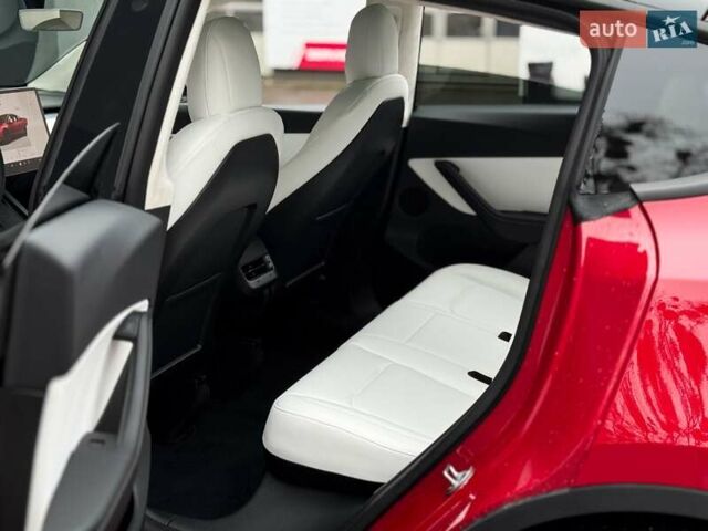 Червоний Тесла Model Y, об'ємом двигуна 0 л та пробігом 25 тис. км за 30999 $, фото 14 на Automoto.ua