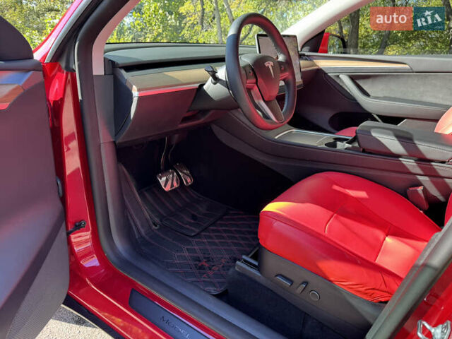 Красный Тесла Model Y, объемом двигателя 0 л и пробегом 81 тыс. км за 31500 $, фото 5 на Automoto.ua