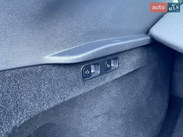 Красный Тесла Model Y, объемом двигателя 0 л и пробегом 40 тыс. км за 29999 $, фото 30 на Automoto.ua