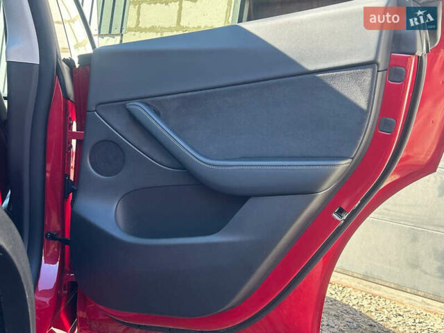 Красный Тесла Model Y, объемом двигателя 0 л и пробегом 44 тыс. км за 24400 $, фото 5 на Automoto.ua